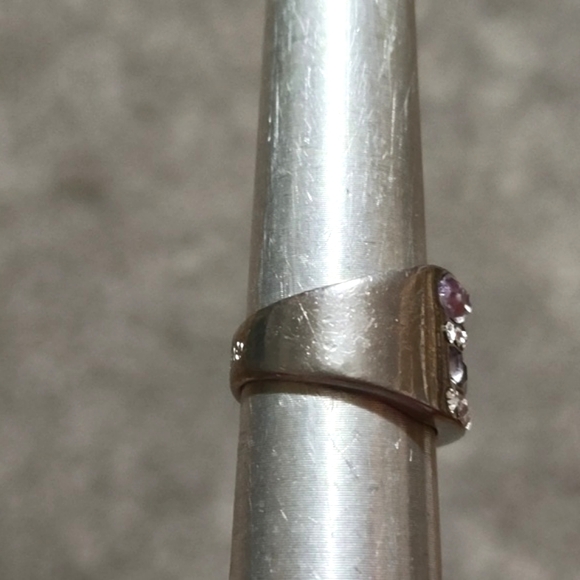 GUESS SHADES OF BLUE AND WHITE RHINESTONE CRYSTAL SILVER-TONE SIZE 7.2 RING - Picture 5 of 9